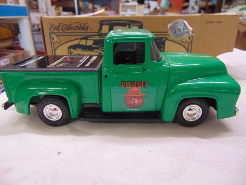 lot 3589 image: GREEN 56 FORD TRUCK ERTL