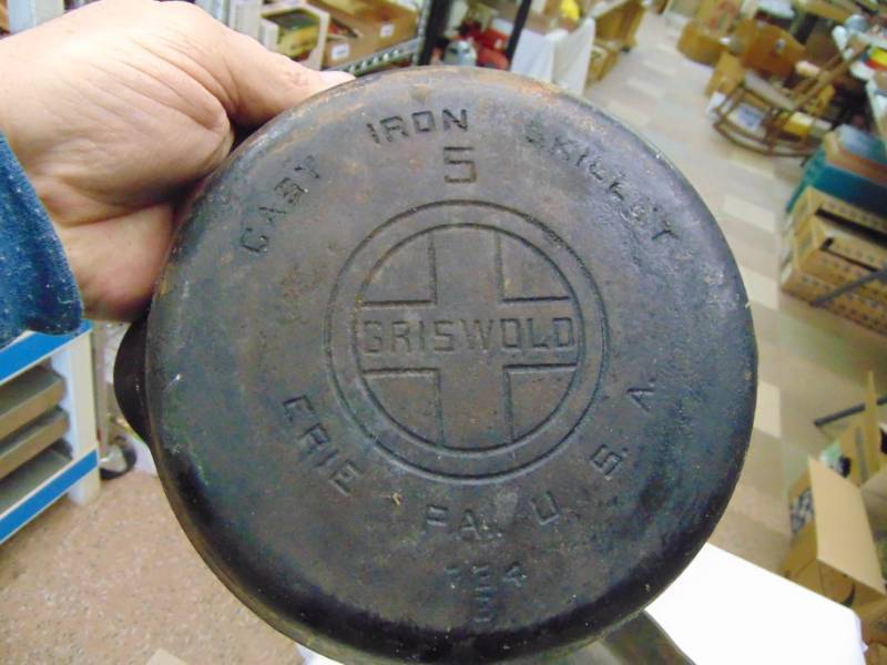 lot 3620 image: CAST IRON SKILLET - 1 GRISWALD &amp 2 - WAGNERS