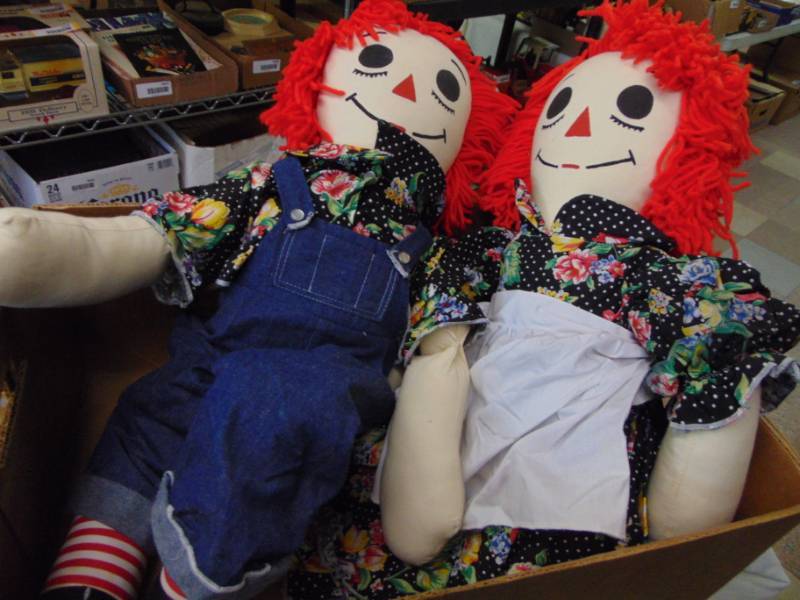 lot 3623 image: RAGGEDY ANN &amp ANDY STUFFED DOLL LOT