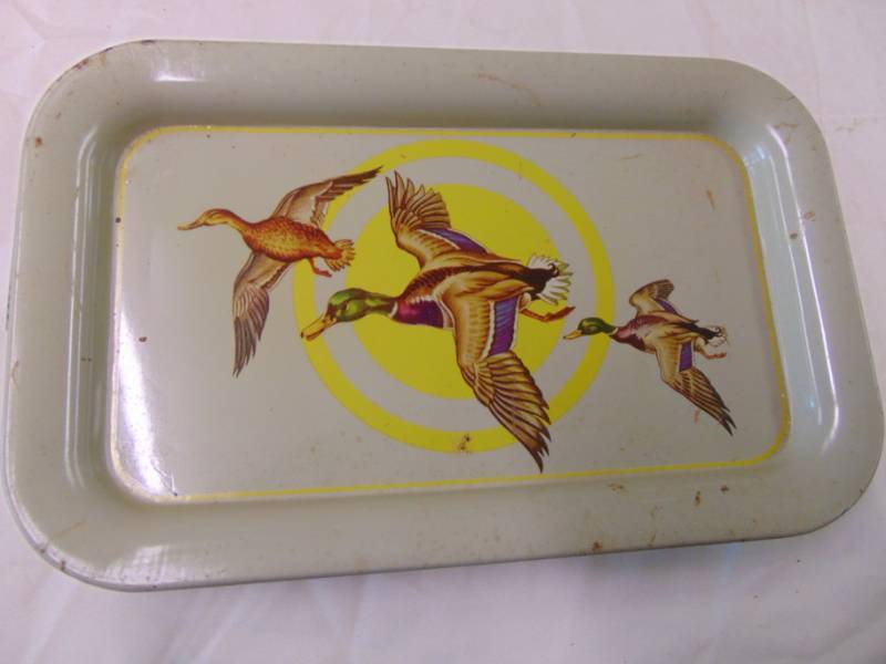lot 3626 image: METAL SERVING TRAYS - 3 DUCK, 2 PARROT, 1 FLORAL
