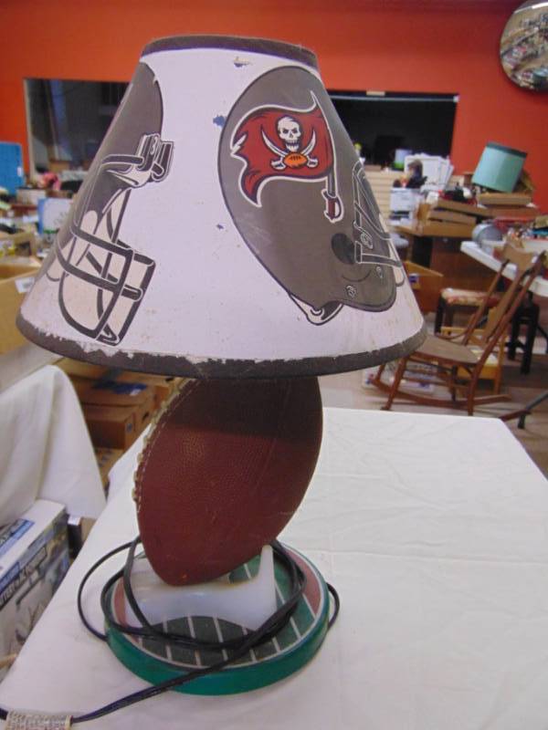 lot 3651 image: TAMPA BAY LAMP -- DOES WORK
