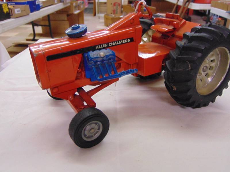 lot 3662 image: ALLIS CHALMERS TRACTOR