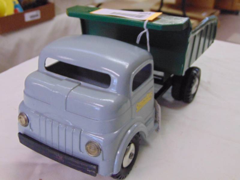 lot 3664 image: STRUCTO DUMP TRUCK