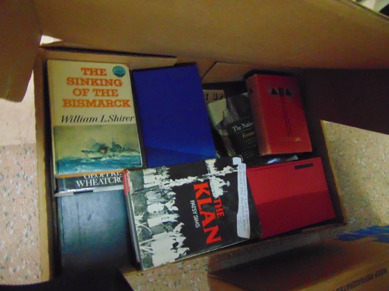 lot 3685 image: BOOK LOT
