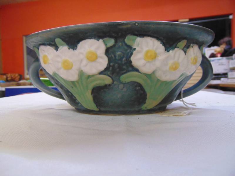 lot 3695 image: REPRODUCTION DOUBLE HANDLED ROSEVILLE BOWL