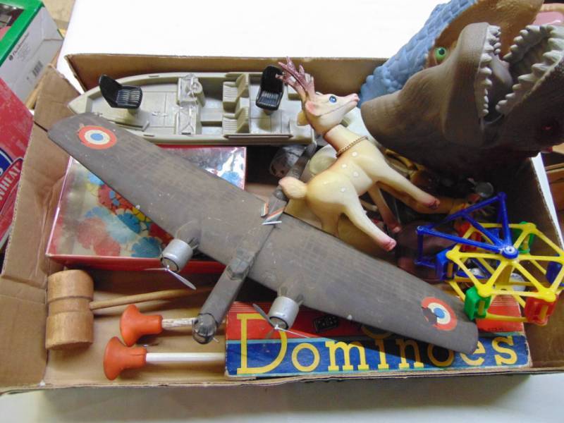 lot 3703 image: TOYS