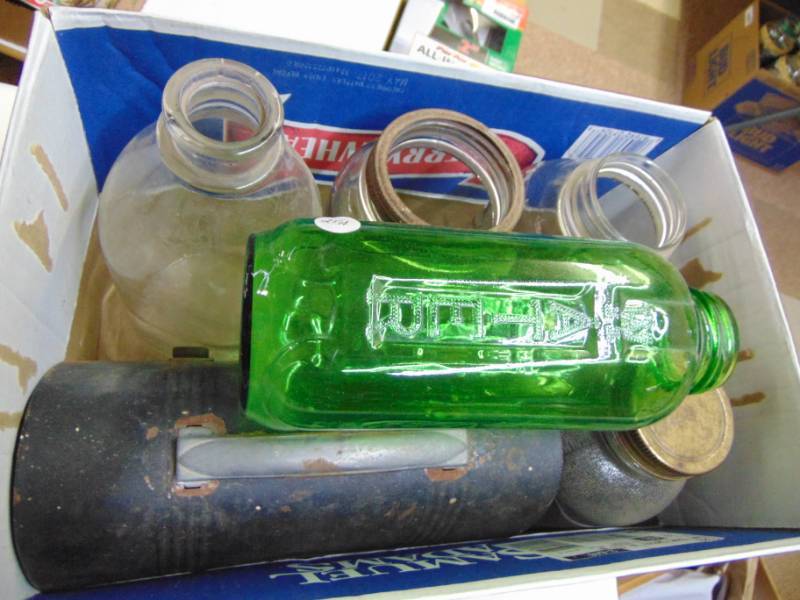 lot 3704 image: GLASS JARS AND LUNCHBOX