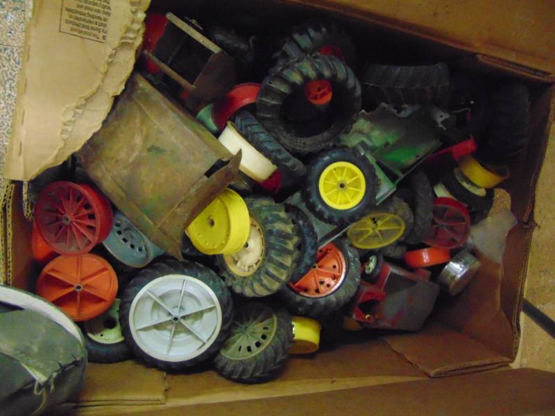 lot 3725 image: ASSORTED TRACTOR PARTS AND TIRES