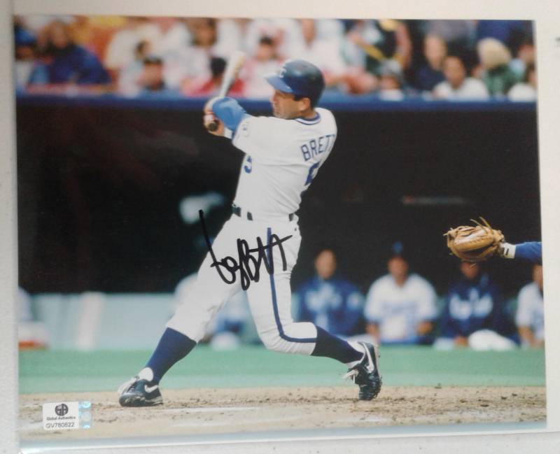 lot 1052 image: Signed George Brett 8x10 Glossy Photograph Kansas City Royals with Global Authentic Authentication