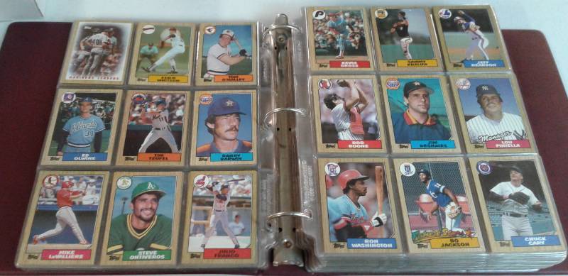 lot 1110 image: Mint 1987 Topps Baseball Card Complete 792 Card Set in Nice Binder and Pages with Rookies of Bo Jackson, Mark McGwire, Barry Larkin, and Barry Bonds