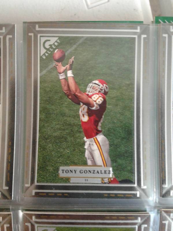lot 1137 image: Complete 1997 Topps Gallery NFL Football Card Set With Tony Gonzalez Rookie Card