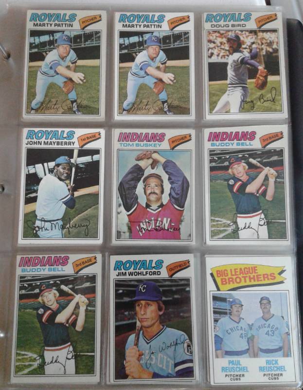 lot 1138 image: Huge Lot of 400 Or So 1977 Topps Baseball Cards in Great Condition - Been in Binder for Decades