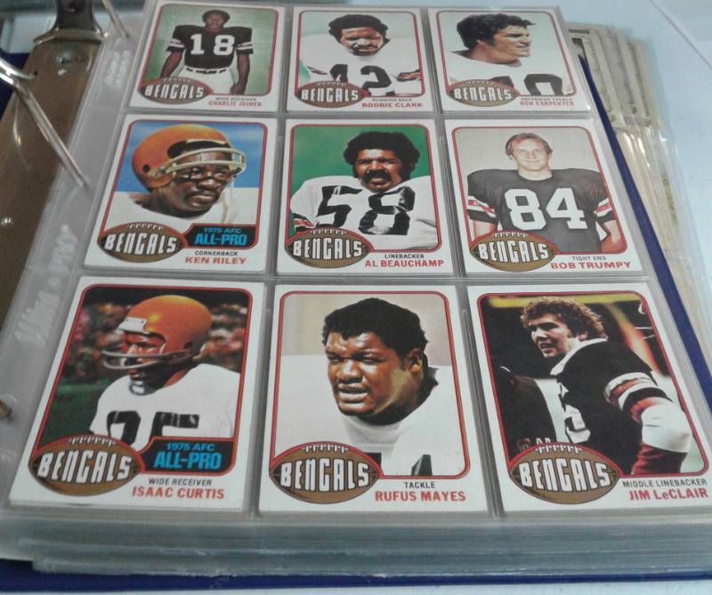 lot 1039 image: Lot of Over 300 1970s Football Trading Cards Mostly Topps with Hall of Famers and Rookies