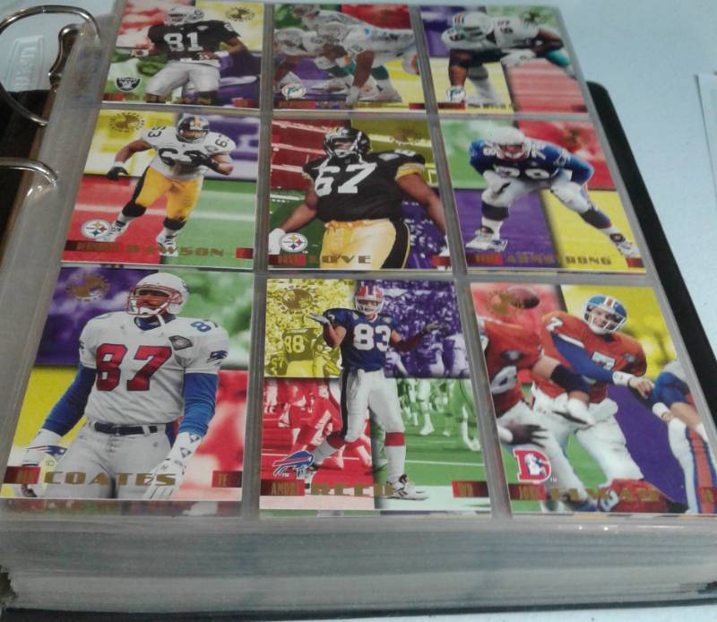 lot 1146 image: Large Collection of 1995 Football Trading Cards in Nice Binder - Stadium Club with Inserts & Complete 1995 Topps Set