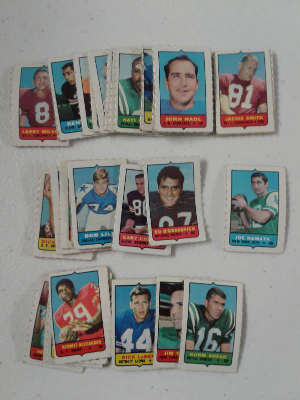 lot 1155 image: Lot of 1969 Topps Football Cards 4 - in - 1 Punched Out Trading Cards with Joe Namath