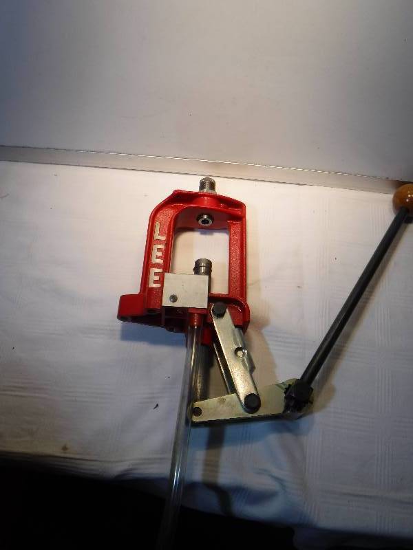 lot 1240 image: lee reloading press