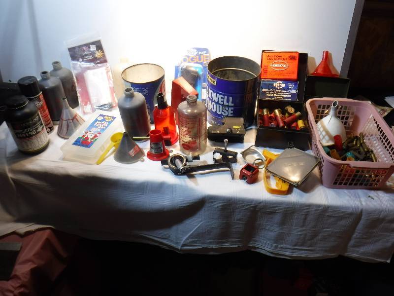 lot 1251 image: Huge lot of reloading supplies