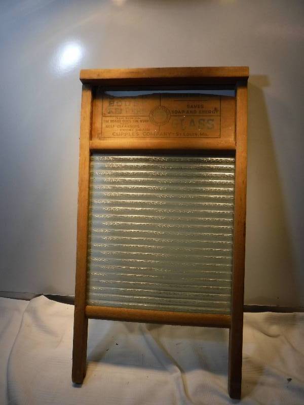 lot 1253 image: Cupples company brand vintage wash board