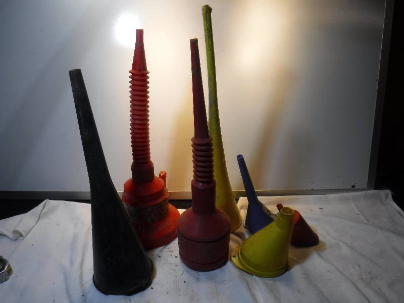 lot 1283 image: 7 pc Funnel lot