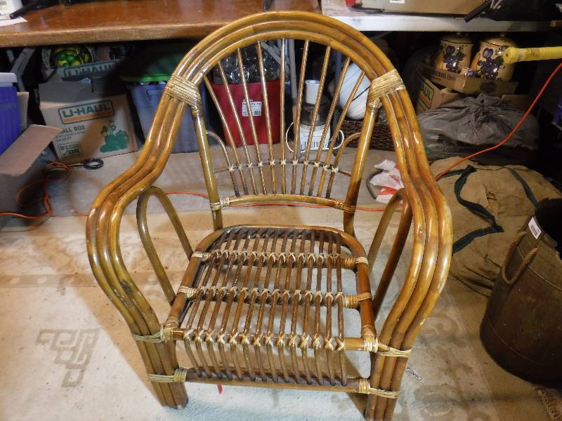 lot 1285 image: Very nice ratan wicker chair