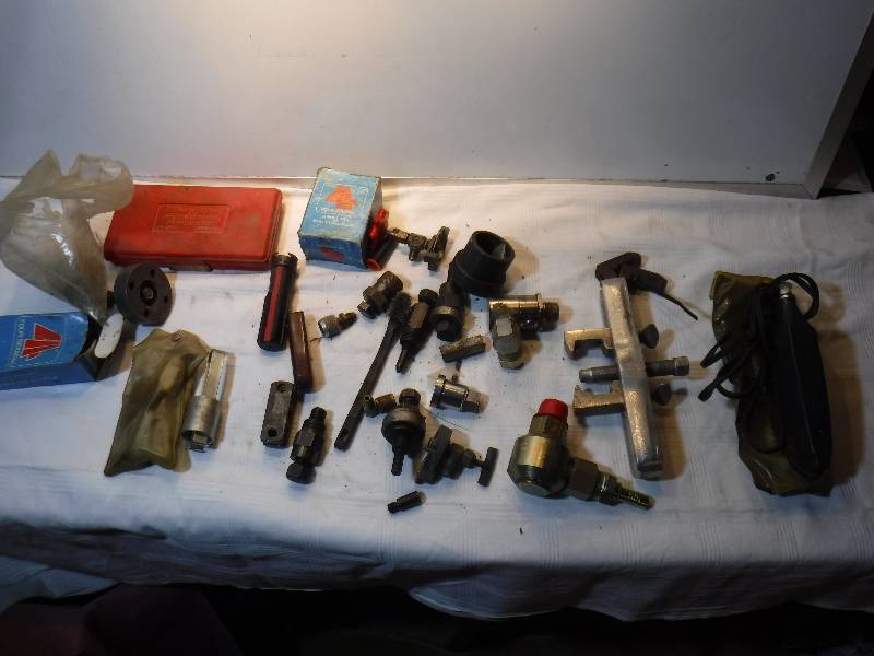 lot 1287 image: Mixed lot of items including a blue point Ac adaptor set, craftsman power engraver and more