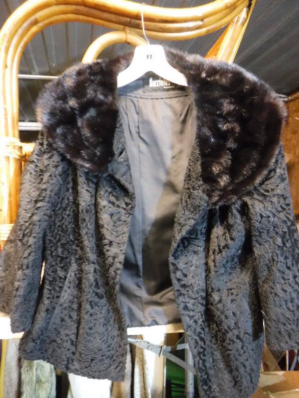 lot 1288 image: Harzfelds kansas city womens coat with monogram inside the coat MLM