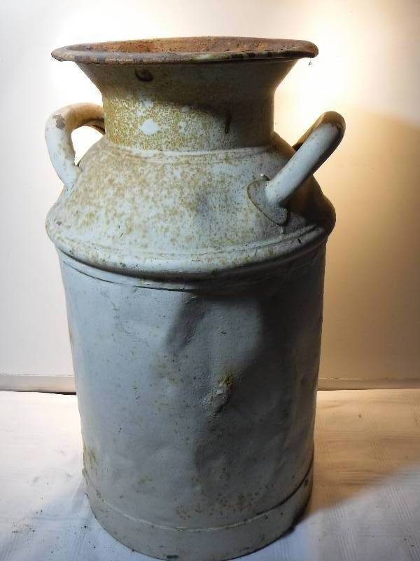 lot 1278 image: Vintage milk can kinda rough but would be a great outdoor planter
