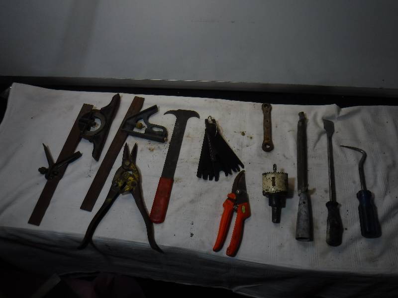 lot 1298 image: Tin snips, chisels and more