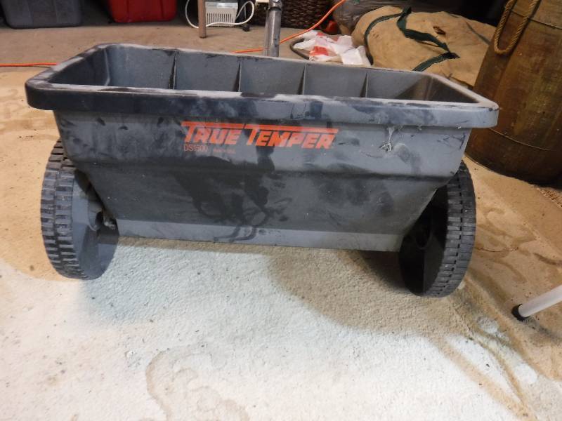lot 7364 image: True Temper push seeder