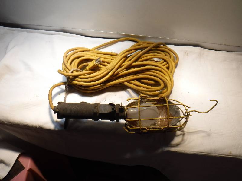 lot 7369 image: Drop light