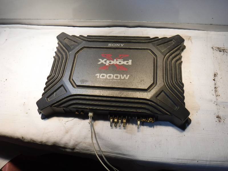 lot 7381 image: Sony 1000 watt car stereo amplifier