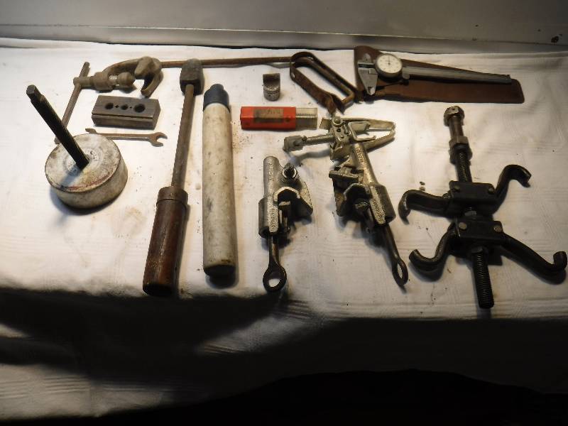 lot 7387 image: KD Tools 2528 Coil Spring Compressor  and more
