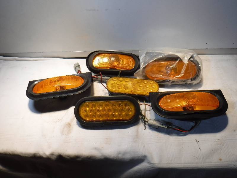 lot 7390 image: Yellow light assemblies