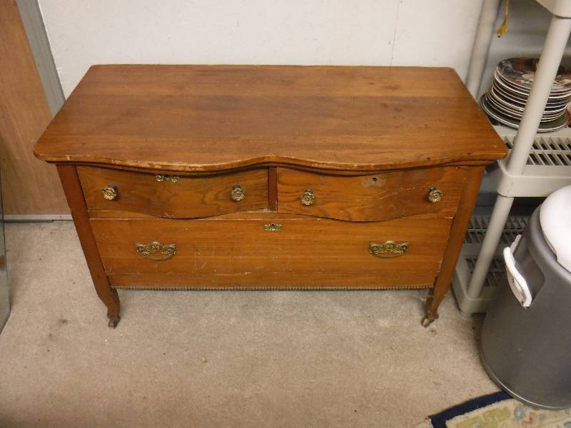 lot 7400 image: Solid dresser chest of drawers