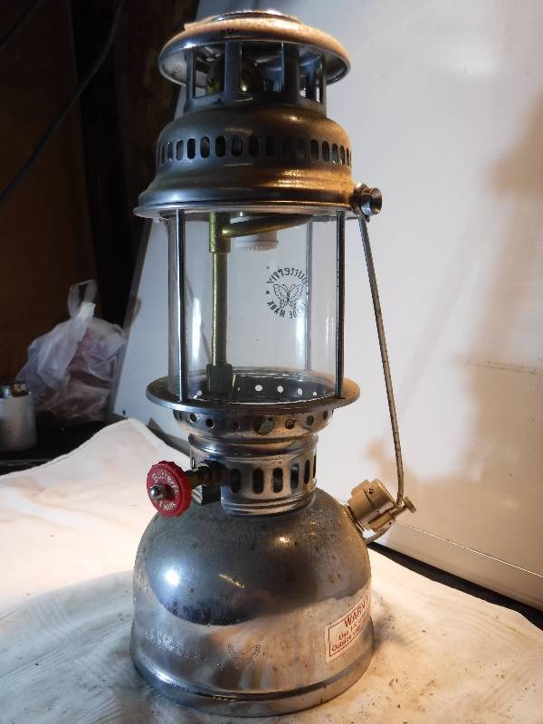 lot 7427 image: VINTAGE INDONESIA 350 CP BUTTERFLY RAPID PRESSURE LANTERN LAMP