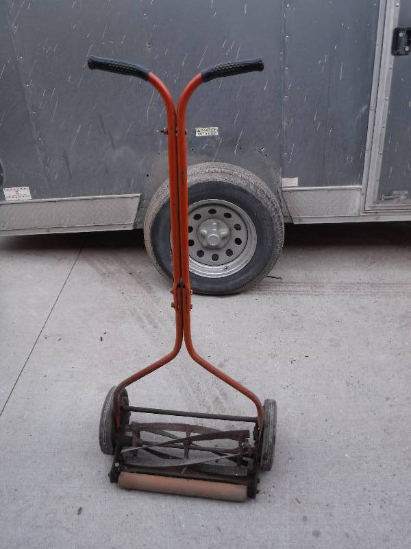 lot 7433 image: push reel mower