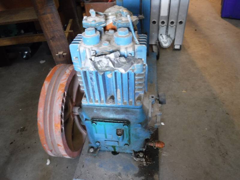 lot 7511 image: commercial air compressor