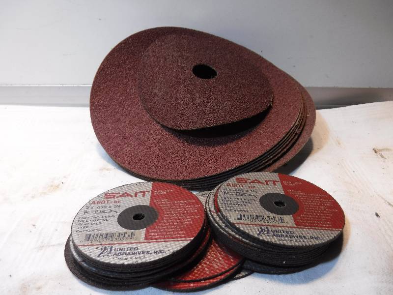 lot 7514 image: cutting wheels and sandpaper