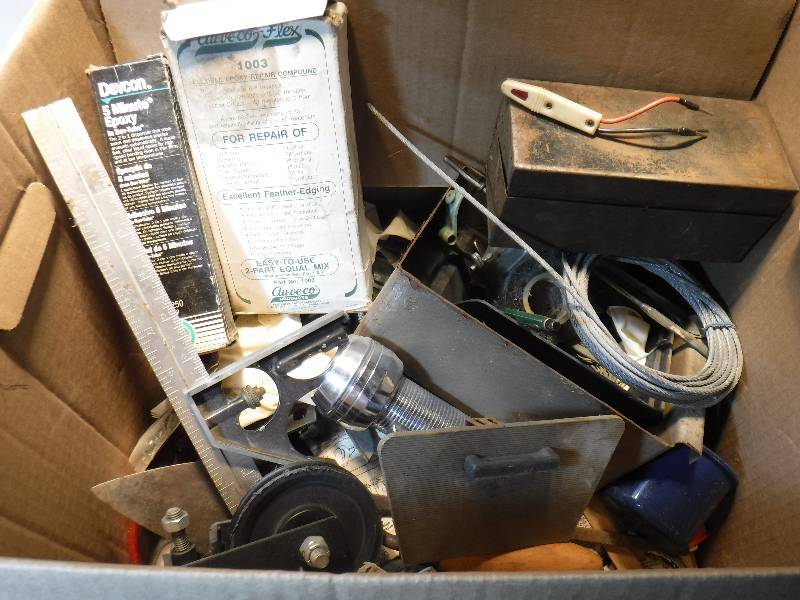 lot 7528 image: Box full of goodies Vintage flash light, square and more