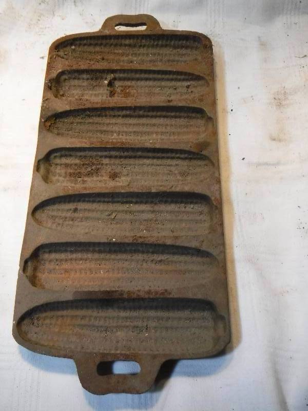 lot 7530 image: Cast iron corn bread pan