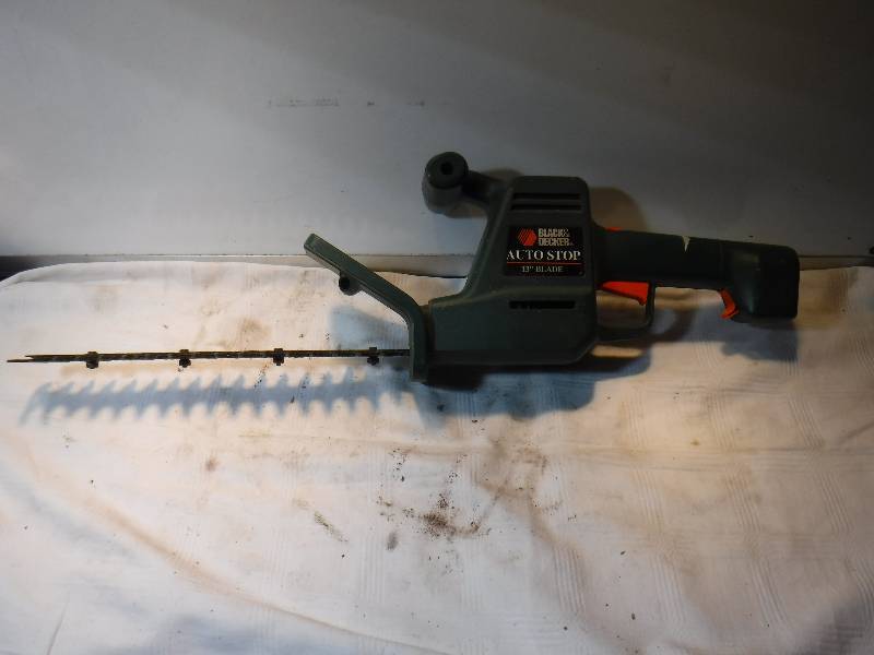 lot 7531 image: Black and decker 13 inch hedge trimmer