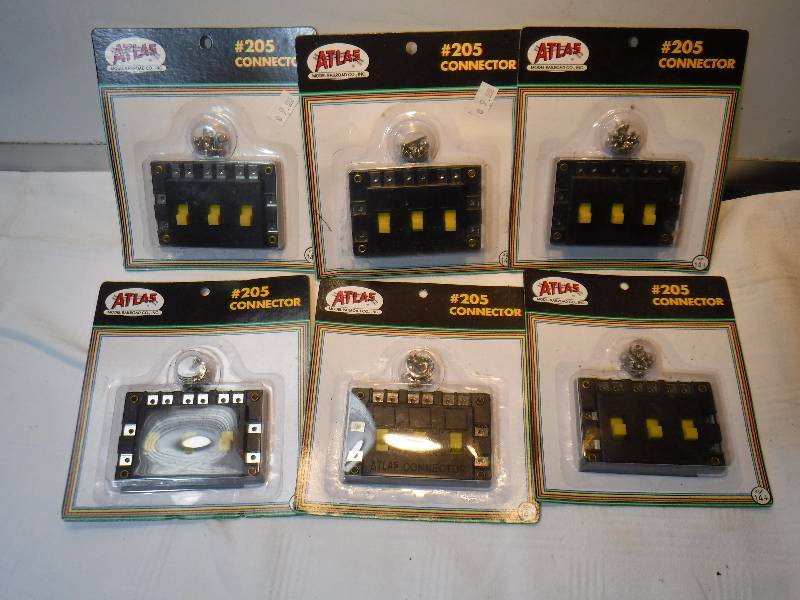 lot 7541 image: Atlas brand HO scale model train connectors #205 lot