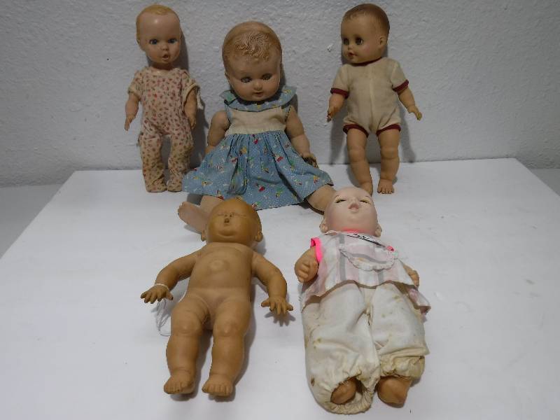 lot 7162 image: Vintage doll lot