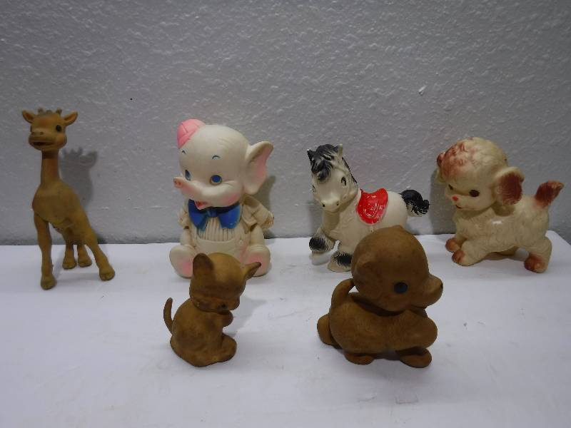 lot 7163 image: Vintage squeak toy lot