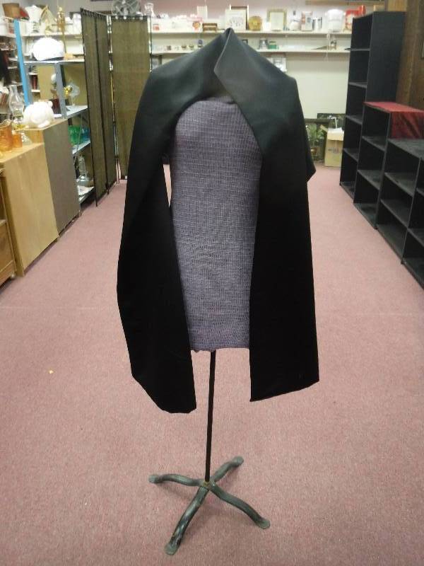 lot 7172 image: Dress form mannequin with stand