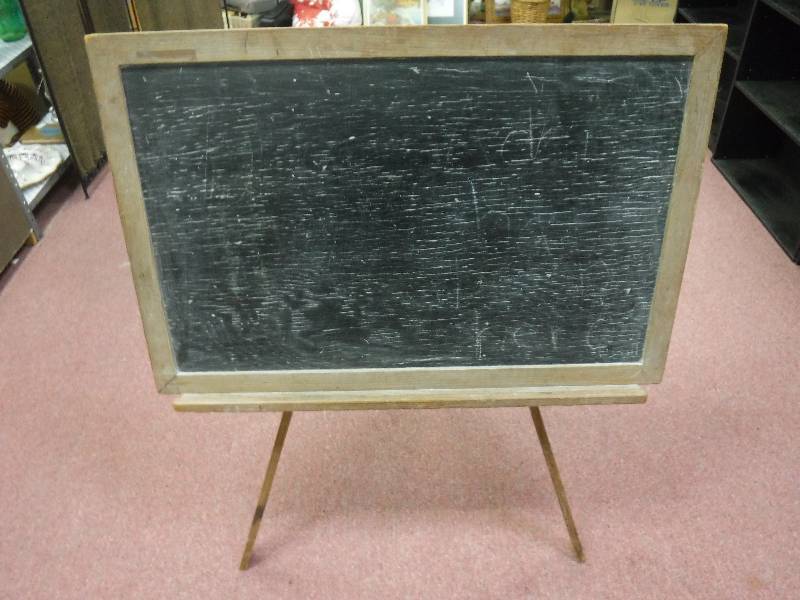 lot 7173 image: Chalk board with easel