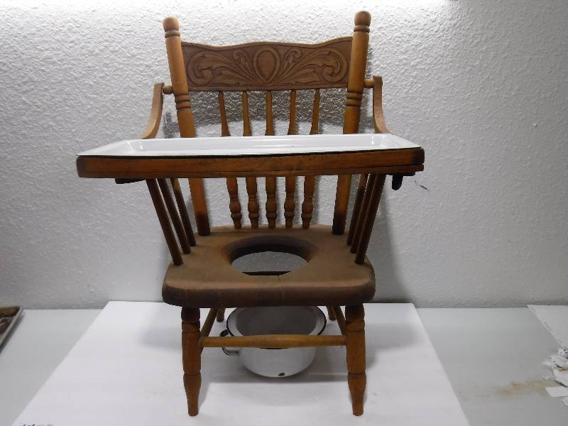 lot 7175 image: Vintage potty chair with enamel pot