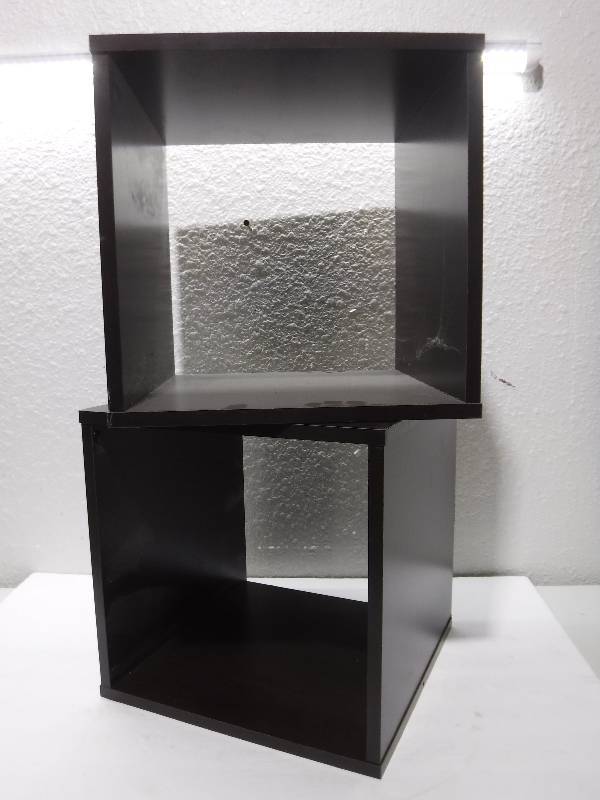 lot 7180 image: Stacking cube storage shelves