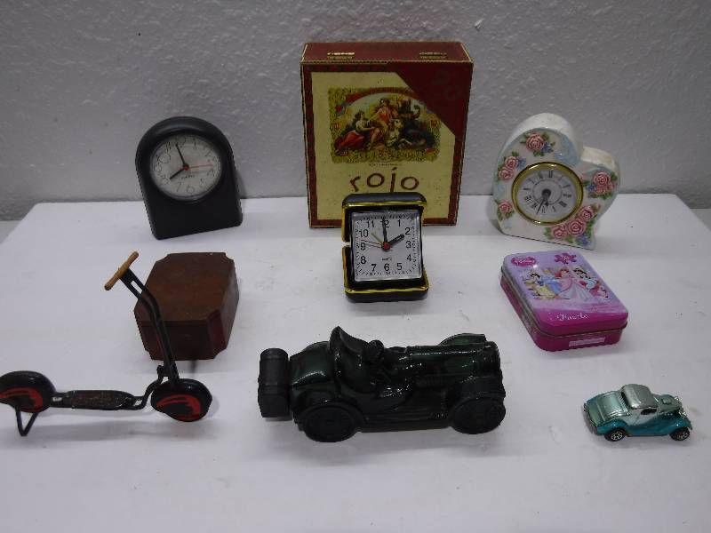 lot 7199 image: Mixed lot, clocks, toys and more