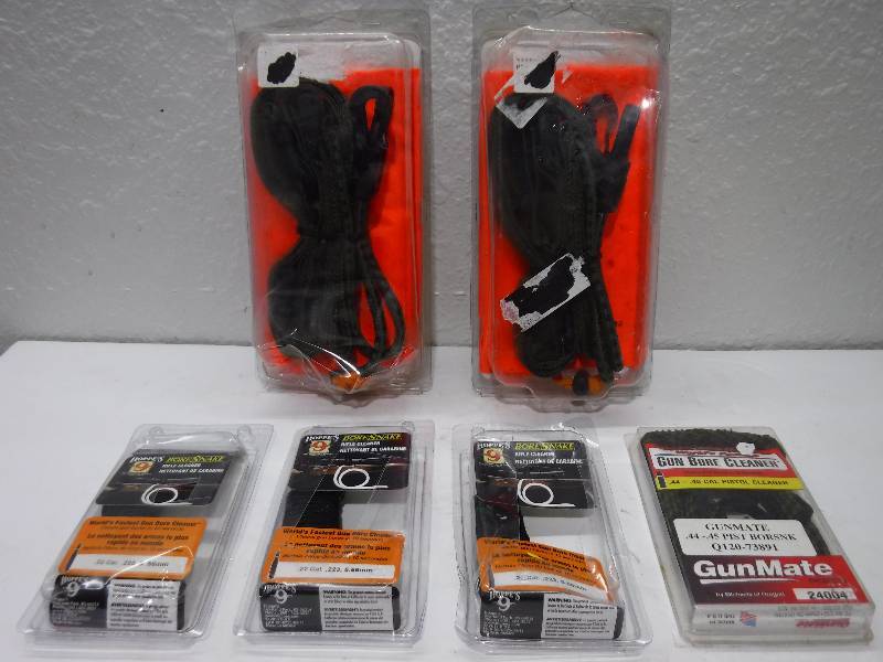 lot 7204 image: Gun and riffle cleaner kits as well as a gun sling for a riffle